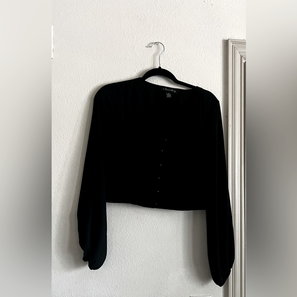 If You Could V Me Now Button-Down Crop Top black